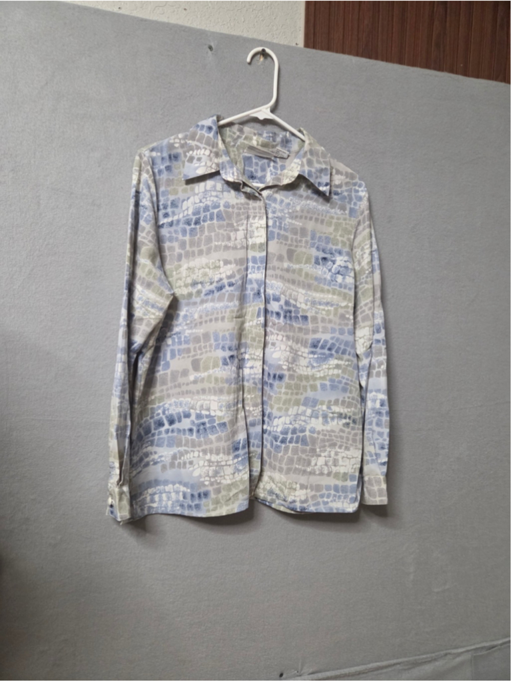 Women's Alfred Dunner Button Down Shirt Size 12 Blue Beige Geometric Print